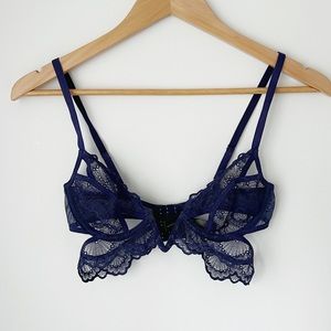 Stunning Scalloped Lace V-Wire Bra | 34B